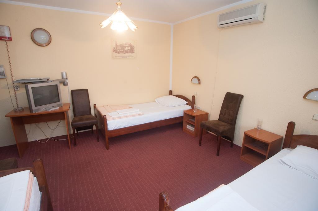 Hotel Extra Lion Md Nisz Zewnętrze zdjęcie