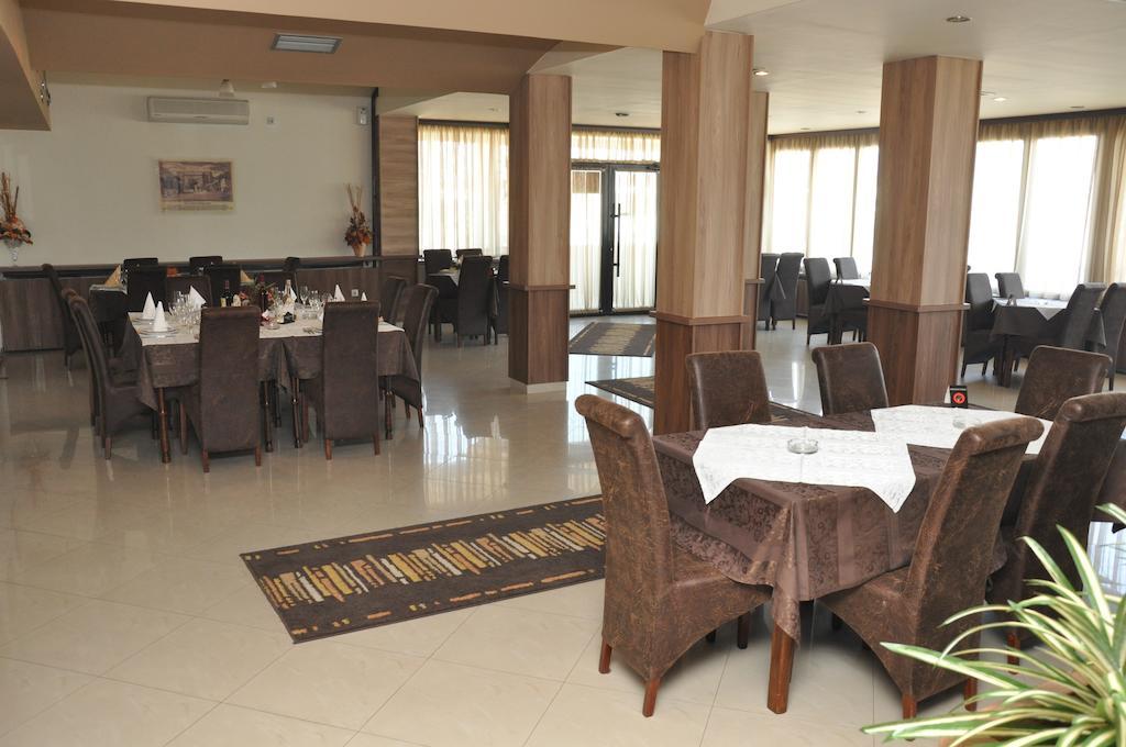 Hotel Extra Lion Md Nisz Restauracja zdjęcie