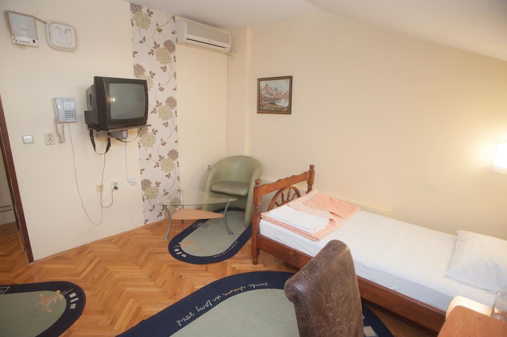 Hotel Extra Lion Md Nisz Pokój zdjęcie