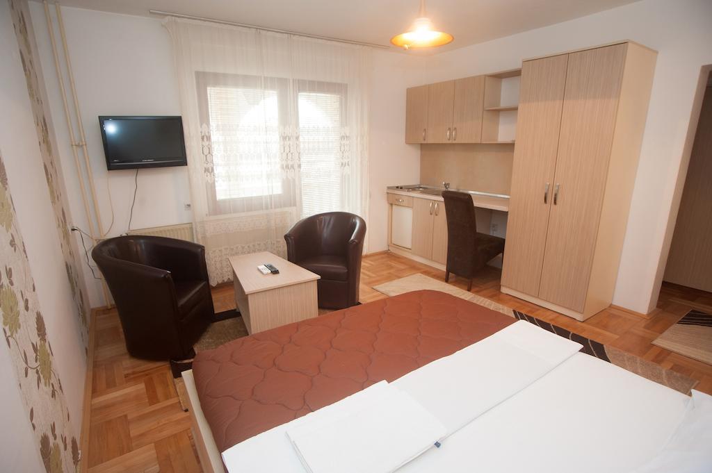 Hotel Extra Lion Md Nisz Pokój zdjęcie